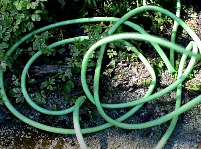 How to Fix a Kink In a Garden Hose
